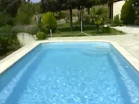 Piscine en kit de forme à la fois classique et contemporaine