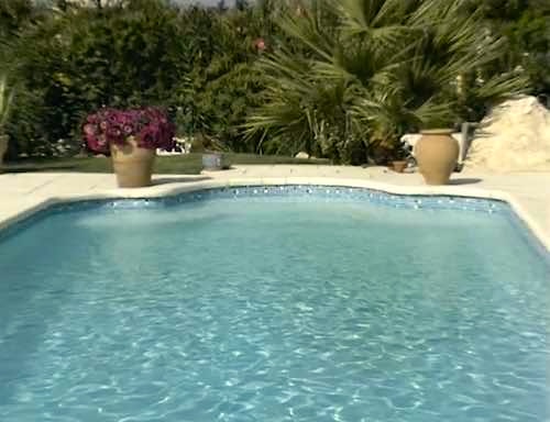  Coque de piscine avec escalier romain.