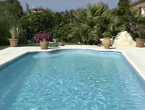 Piscine coque polyester coque de 9,20 x 3,70m forme "romaine"