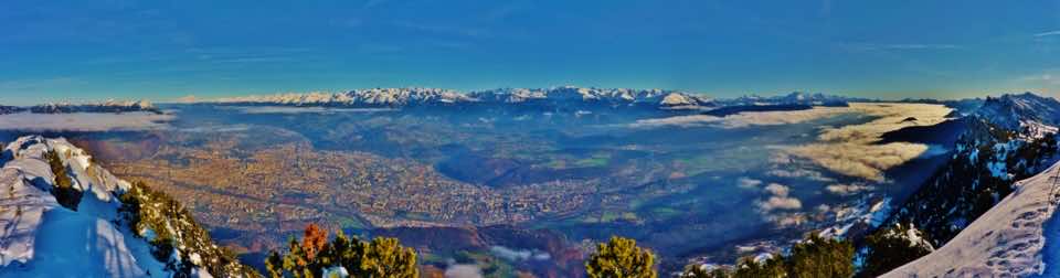 Vue sur Grenoble et les Alpes depuis le sommet du Moucherotte (1901 m)