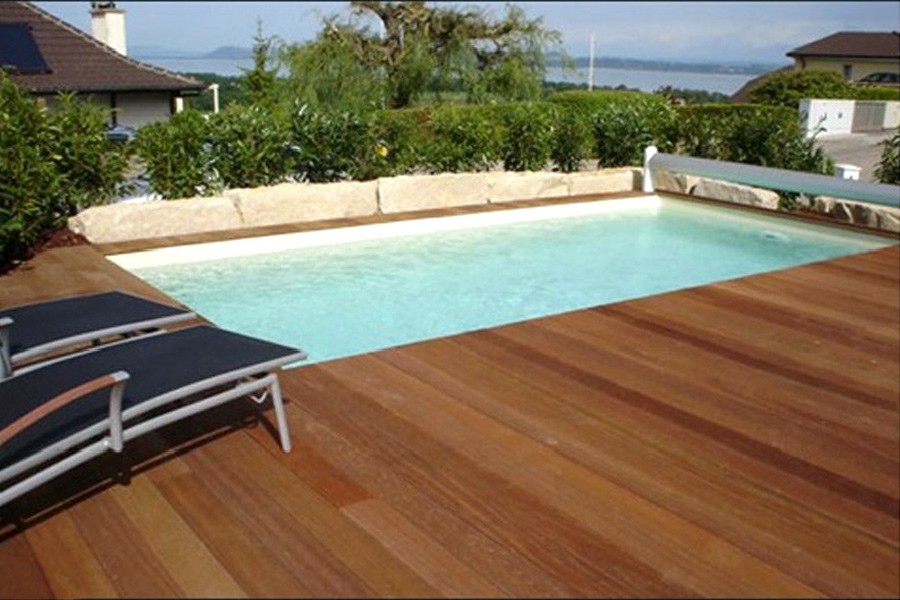 Petite piscine à coque polyester de 5x2,5m