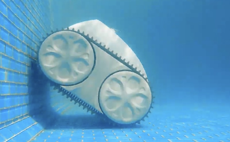 Le robot monte aux parois