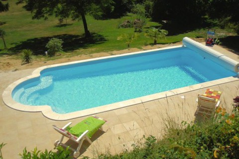 piscine en kit polyester