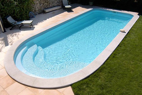 piscine en kit polyester