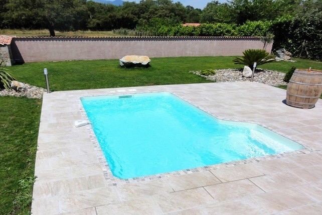 Antinea Mini piscine de moins de 10 m2 coque polyester rectangulaire