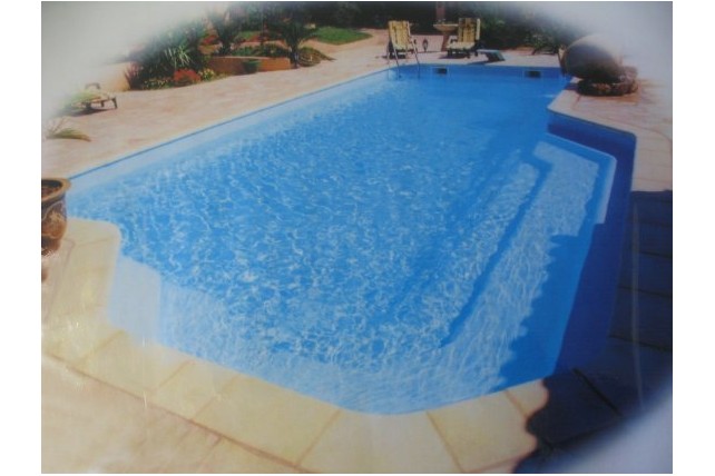 Kit Piscine avec plage immergée Carlton coque polyester