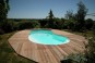 Piscine enterrée de forme esthétique pour valoriser votre jardin