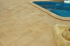 Margelles Java plates sur mesure pour votre piscine 
