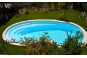 Cette piscine coque polyester en kit trouvera sa place dans votre jardin de part sa forme libre et élégante