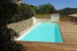 Grande longueur : 10 m, cette piscine rectangulair