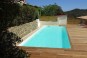 Grande longueur : 10 m, cette piscine rectangulair