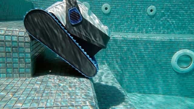 Robot nettoyage de piscine électrique autonome Dolphin S300i