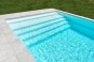 Piscine à fond plat avec angles droits.