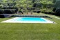 Piscine enterrée, s'intègre parfaitement dans votre jardin.