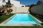 Couleur Bleu azur - Piscine avec plage et escalier Cap-Vert coque polyester