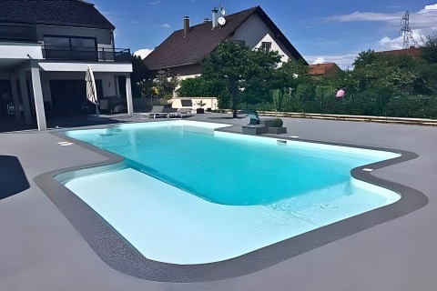 Santa-Cruz piscine avec plage et escalier coque polyester