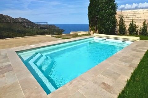 Piscine rectangulaire 8 x 4 coque polyester Baltique