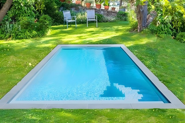 Ce kit de mini piscine de moins de 10 m2 peut recevoir une nage à contre-courant.