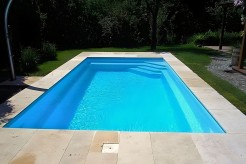 Cap-Vert Piscine rectangulaire coque polyester en kit avec escalier d'angle
