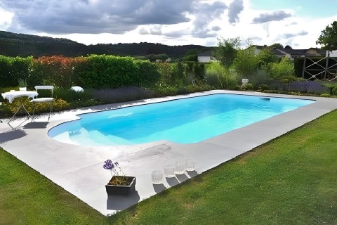 Sardaigne 2.  Piscine coque polyester