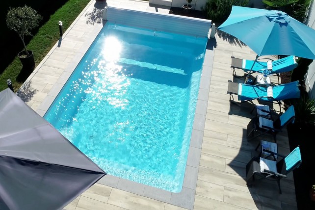 Paques piscine rectangulaire coque polyester