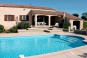 deux escaliers pour cette belle piscine en kit à prix discount livraison et grutage compris