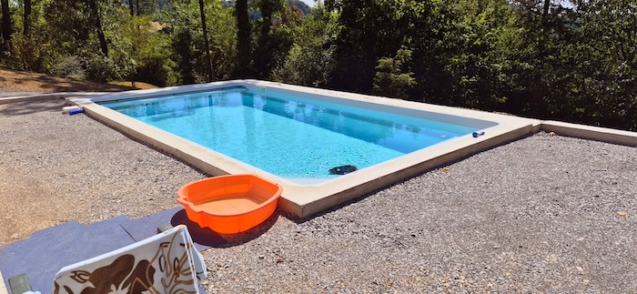Exemple de piscine à coque polyester réalisée par un client