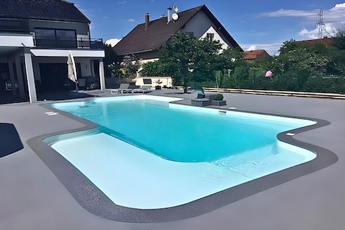  Également : votre piscine coque polyester Santa-Cruz avec 1 plage !