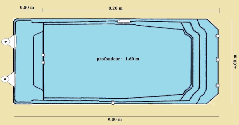 Dimensions totales de cette piscine : 9 x 4 m avec un fond plat profondeur de 1,6 m