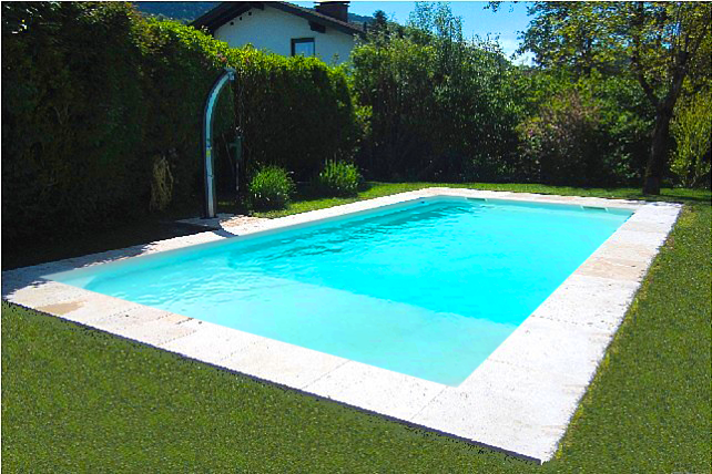 Cap-Vert Piscine avec plage coque polyester rectangulaire + volet de scurit immerg